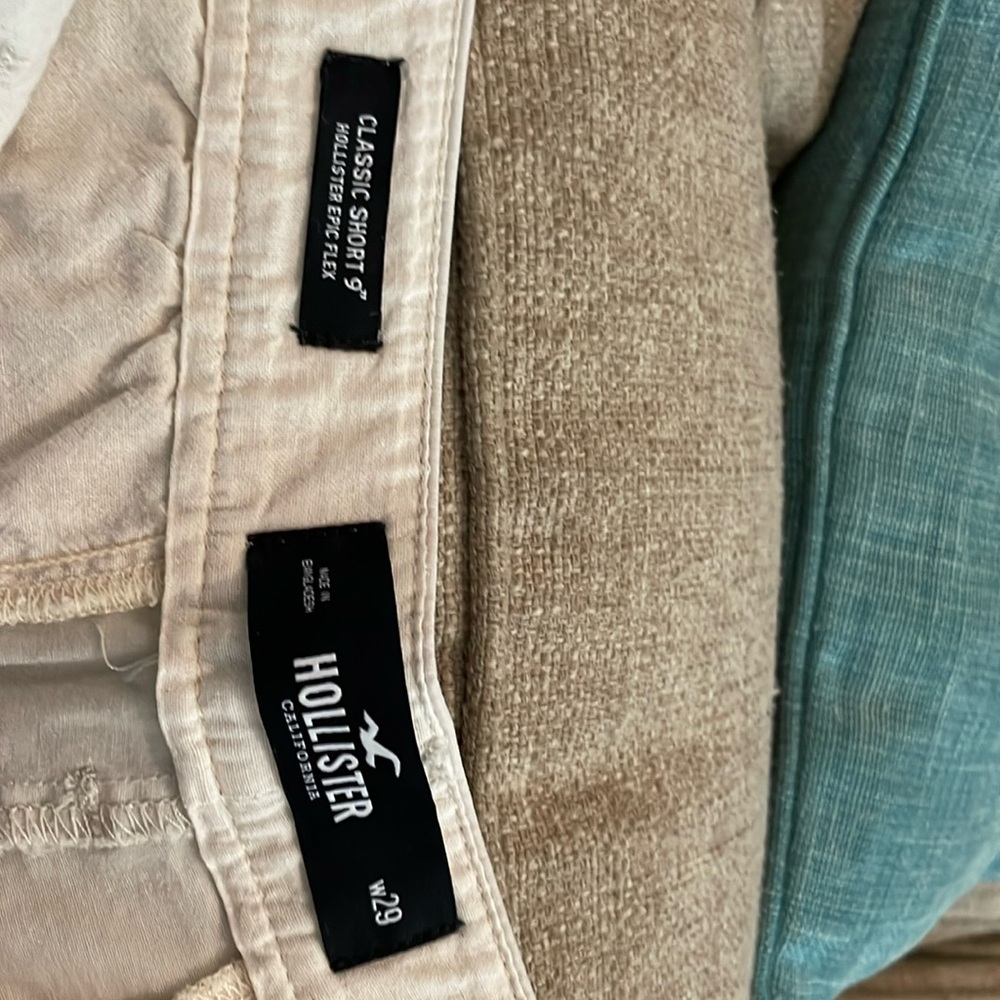 Like new flat front 29 waist 9 inch length